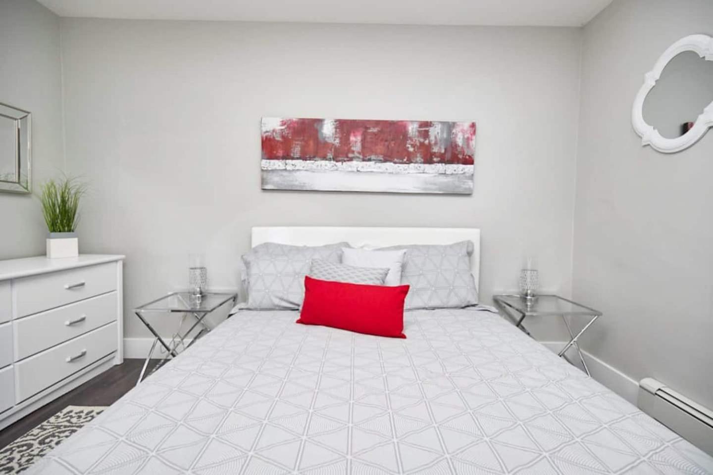 Clifton Hill Hideaway 2B -Two Bedroom Condo 나이아가라 폭포 외부 사진