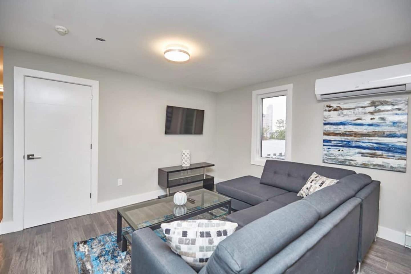 Clifton Hill Hideaway 2B -Two Bedroom Condo 나이아가라 폭포 외부 사진