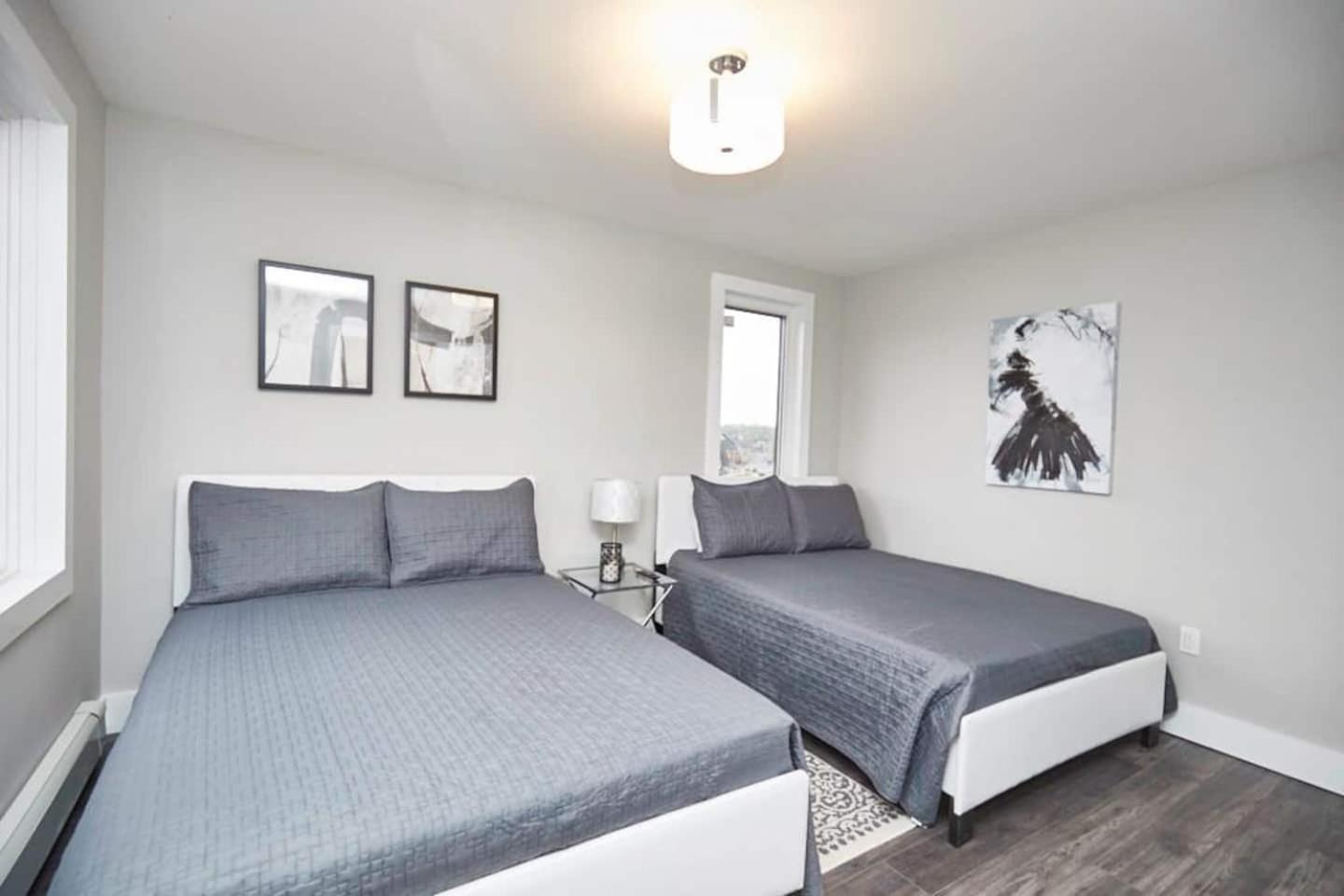 Clifton Hill Hideaway 2B -Two Bedroom Condo 나이아가라 폭포 외부 사진